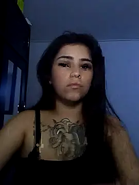 Snapshot of adri_gomez1 chatting on 11/17/25, 01:44 adri gomez1 online show from 11/17/25, 01:44