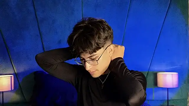 Aaron Eze online show from 12/02/25, 10:05