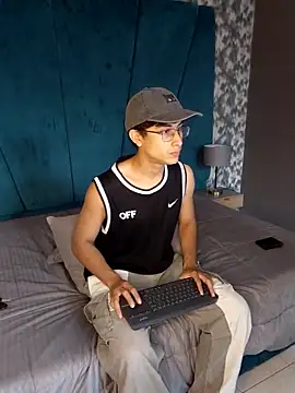 Aaron Eze online show from 02/08/26, 09:40