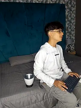 Aaron Eze online show from 03/05/26, 11:39