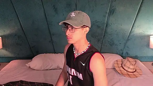 Aaron Eze online show from 03/27/26, 09:14