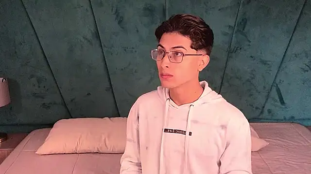 Aaron Eze online show from 03/31/26, 12:27