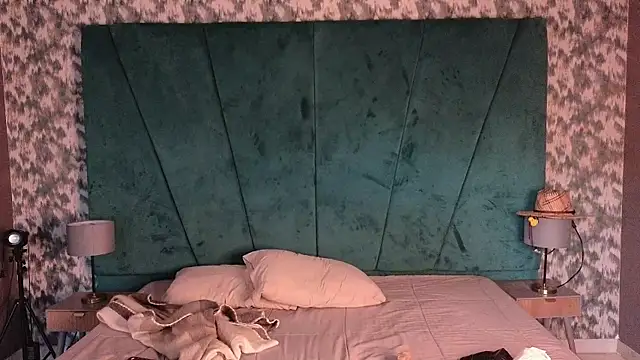 Aaron Eze online show from 04/03/26, 12:03