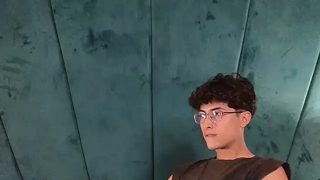 Aaron Eze online show from 04/15/26, 09:26