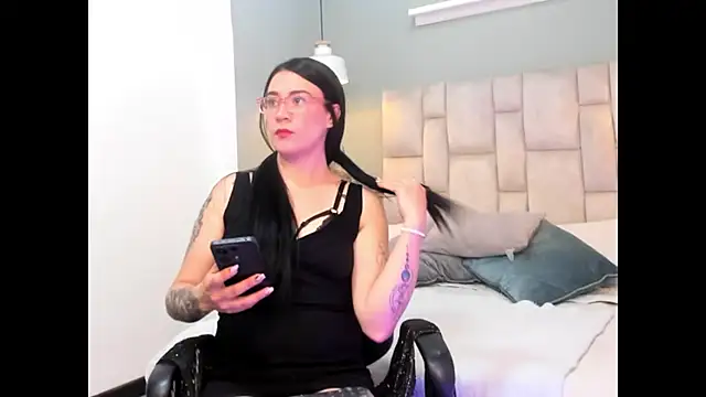 Eviiece online show from 10/20/25, 02:12