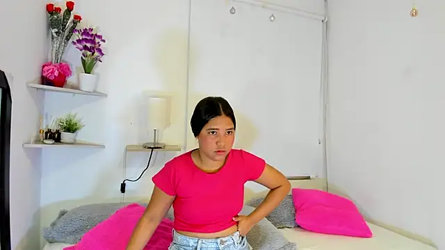 isa taylorr  online show from 11/28/25, 12:08