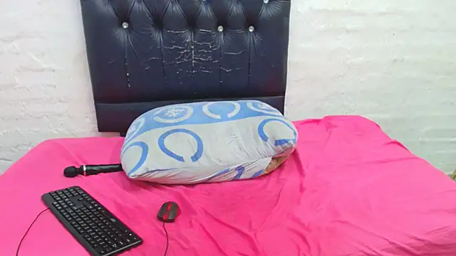 DaisyGirlxx online show from 11/17/25, 09:20