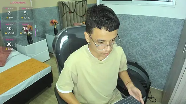 Xavier Fox    online show from 10/31/25, 04:02