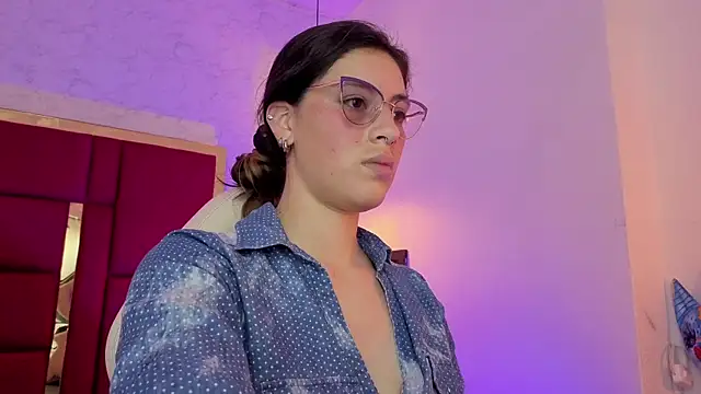 Snapshot of moon_winy chatting on 07/27/26, 11:39 moon winy online show from 07/27/26, 11:39