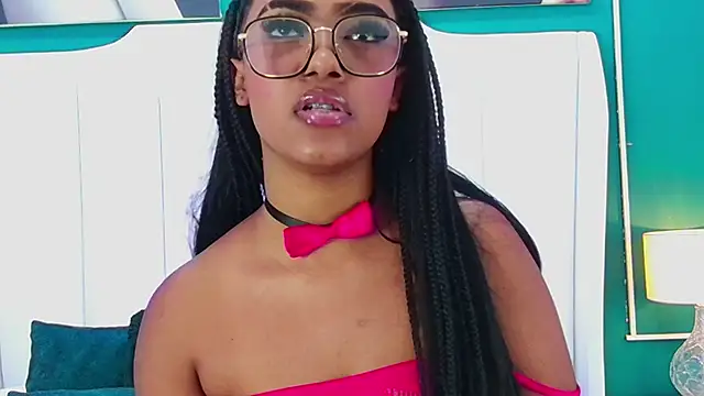 Snapshot of EmmaCourth chatting on 11/25/25, 07:47 EmmaCourth online show from 11/25/25, 07:47