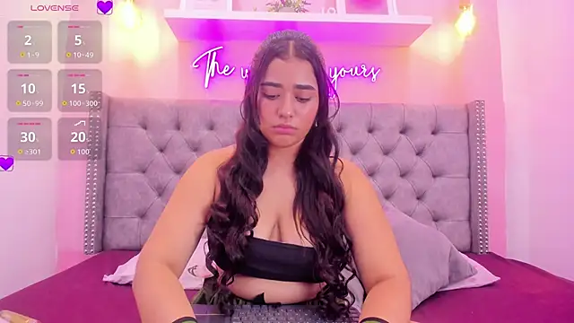 Sophiia 77 online show from 11/15/25, 10:48