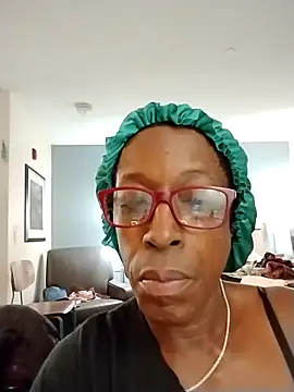 Snapshot of Mshard-61 chatting on 12/17/25, 01:17 Mshard-61 online show from 12/17/25, 01:17