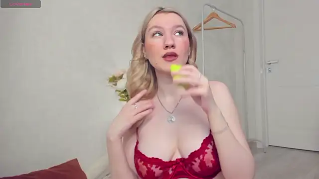 Snapshot of LinaRayy chatting on 02/20/26, 01:02 LinaRayy online show from 02/20/26, 01:02