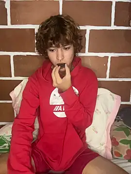 Snapshot of JoelnClouds chatting on 04/02/26, 08:39 JoelnClouds online show from 04/02/26, 08:39