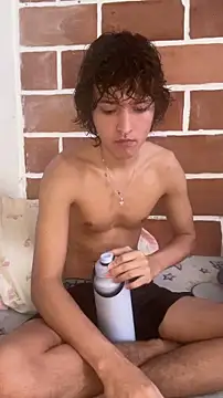 Snapshot of JoelnClouds chatting on 04/15/26, 04:14 JoelnClouds online show from 04/15/26, 04:14