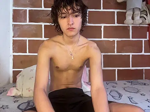 Snapshot of JoelnClouds chatting on 04/16/26, 05:03 JoelnClouds online show from 04/16/26, 05:03