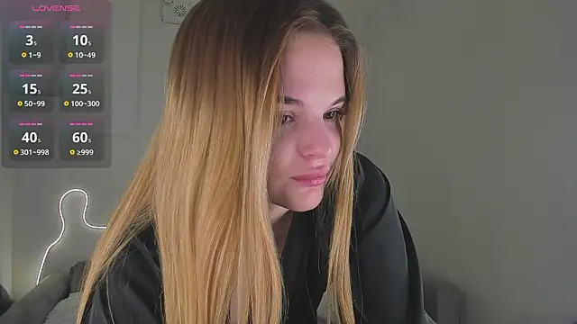 Snapshot of bella_xx__ chatting on 03/04/26, 03:23 bella xx online show from 03/04/26, 03:23