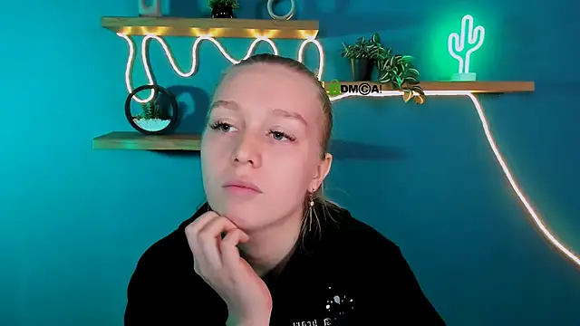 Snapshot of megan_cold chatting on 11/10/25, 09:52 megan cold online show from 11/10/25, 09:52