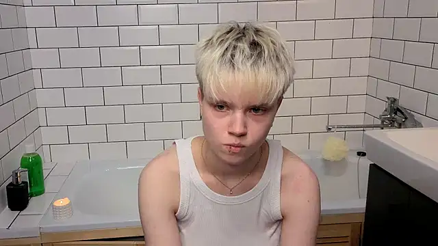 Snapshot of puffimini chatting on 10/21/25, 01:01 puffimini online show from 10/21/25, 01:01