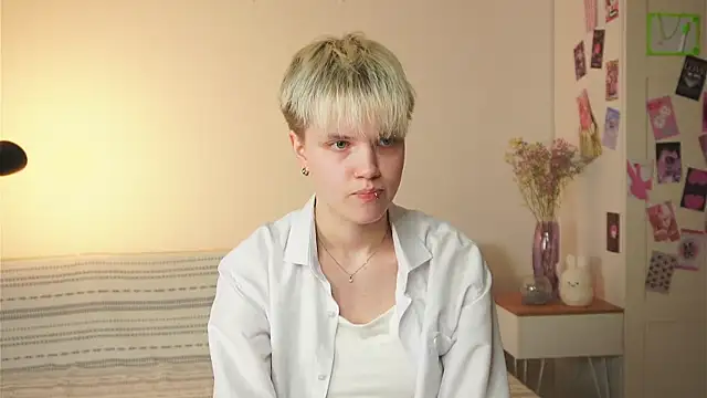 Snapshot of puffimini chatting on 10/25/25, 01:07 puffimini online show from 10/25/25, 01:07