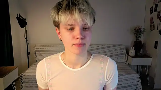 Snapshot of puffimini chatting on 11/28/25, 02:09 puffimini online show from 11/28/25, 02:09