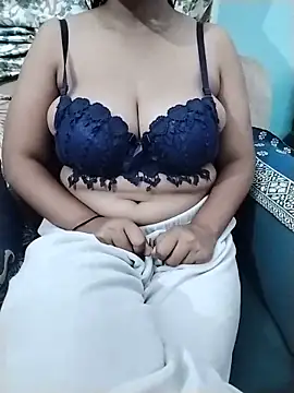 Lust QueenDeepti online show from 05/17/26, 07:43