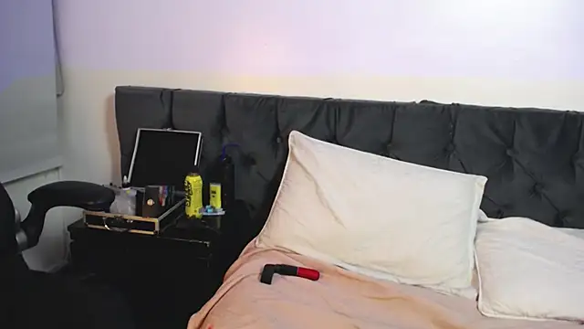 jadeandsamuel online show from 10/26/25, 05:02