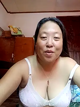 Snapshot of lovenaya chatting on 10/17/25, 02:48 lovenaya online show from 10/17/25, 02:48