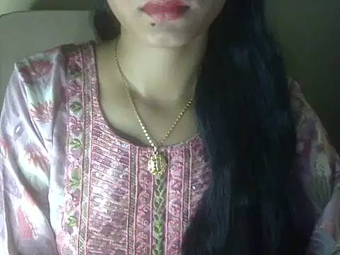 Snapshot of Shezi_N chatting on 06/19/26, 02:32 Shezi N online show from 06/19/26, 02:32
