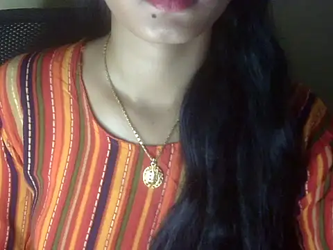 Snapshot of Shezi_N chatting on 07/15/26, 03:28 Shezi N online show from 07/15/26, 03:28