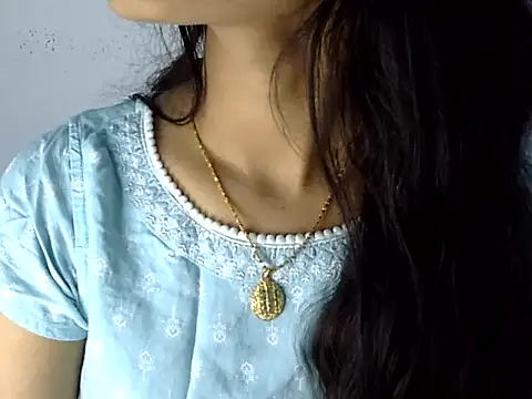 Snapshot of Shezi_N chatting on 07/31/26, 03:44 Shezi N online show from 07/31/26, 03:44