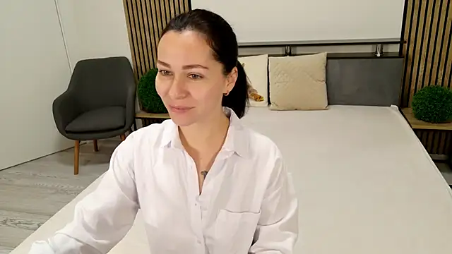 DitaNoir online show from 11/02/25, 09:00