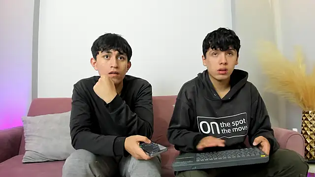 hoot booys  online show from 04/01/26, 08:39