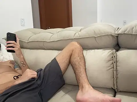 leozin01 online show from 04/03/26, 05:00