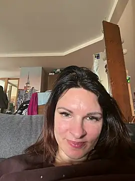 kinkysarahx online show from 04/15/26, 09:16