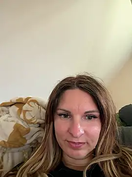 Snapshot of kinkysarahx chatting on 05/21/26, 01:29 kinkysarahx online show from 05/21/26, 01:29