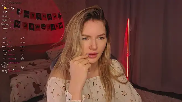 Snapshot of EvelynSin chatting on 11/01/25, 10:39 EvelynSin online show from 11/01/25, 10:39