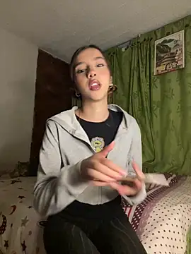 Snapshot of MiaaCute- chatting on 07/27/26, 11:34 MiaaCute- online show from 07/27/26, 11:34
