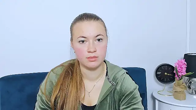 Snapshot of LeaNaughty chatting on 10/21/25, 03:57 LeaNaughty online show from 10/21/25, 03:57