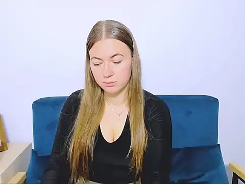 Snapshot of LeaNaughty chatting on 11/18/25, 02:43 LeaNaughty online show from 11/18/25, 02:43