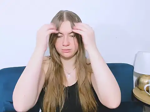 Snapshot of LeaNaughty chatting on 11/28/25, 07:00 LeaNaughty online show from 11/28/25, 07:00