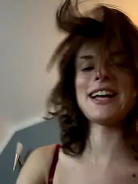 Snapshot of Maryfiziert chatting on 10/16/25, 10:00 Maryfiziert online show from 10/16/25, 10:00