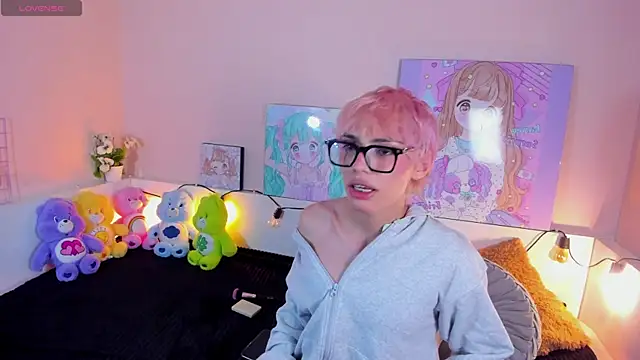 Snapshot of Strawberry_Kitty_ chatting on 10/21/25, 09:37 Strawberry Kitty online show from 10/21/25, 09:37