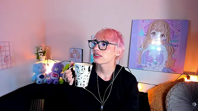 Snapshot of Strawberry_Kitty_ chatting on 10/24/25, 03:25 Strawberry Kitty online show from 10/24/25, 03:25