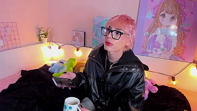 Snapshot of Strawberry_Kitty_ chatting on 10/25/25, 03:58 Strawberry Kitty online show from 10/25/25, 03:58