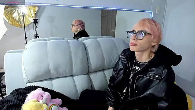 Snapshot of Strawberry_Kitty_ chatting on 10/28/25, 02:09 Strawberry Kitty online show from 10/28/25, 02:09