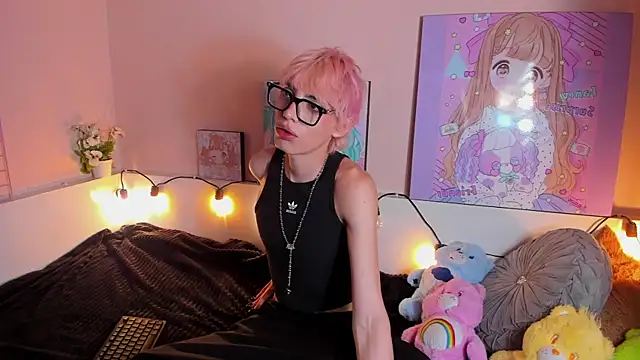 Snapshot of Strawberry_Kitty_ chatting on 10/29/25, 01:46 Strawberry Kitty online show from 10/29/25, 01:46