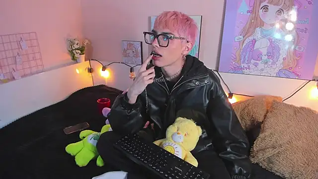 Snapshot of Strawberry_Kitty_ chatting on 10/31/25, 03:51 Strawberry Kitty online show from 10/31/25, 03:51