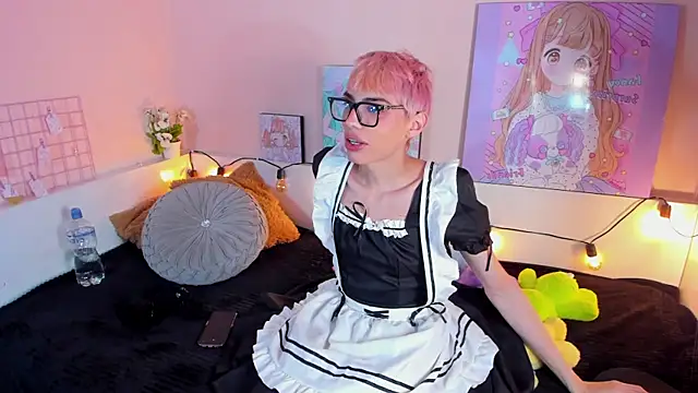 Snapshot of Strawberry_Kitty_ chatting on 11/02/25, 03:31 Strawberry Kitty online show from 11/02/25, 03:31