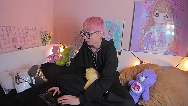 Snapshot of Strawberry_Kitty_ chatting on 11/06/25, 10:43 Strawberry Kitty online show from 11/06/25, 10:43